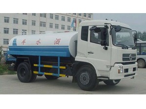 洒水车