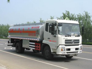 185马力 4×2 运油车(CLW5160GYYD4)