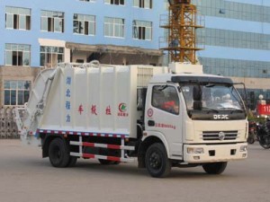 136马力 4×2 压缩式垃圾车(CLW5080ZYS4)
