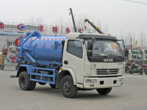 120马力 4×2 吸污车(CLW5080GXW3)