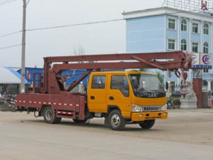 115马力 4×2 折臂式高空作业车(CLW5071JGKZ3)