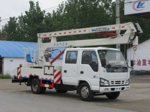 120马力 4×2 折臂式升降式高空作业车(CLW5055JGKZ3)