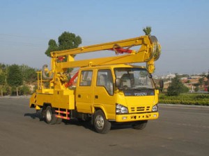 121马力 4×2 折臂式高空作业车(CLW5053JGKZ3)