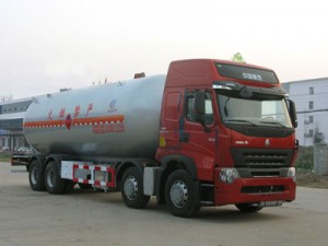 300马力 8×4 液化气体运输车(CLW5311GYQZ)
