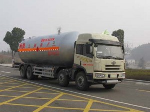 280马力 8×4 液化气体运输车(CLW5311GYQ)